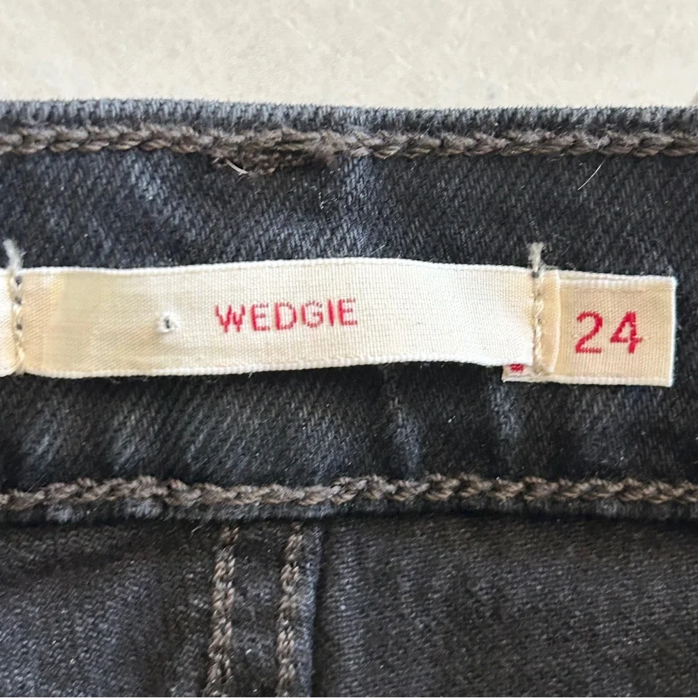 Levi's Wedgie Icon Fit - High Waisted Straight Leg Black Jeans - Size 24 - Picture 6 of 6